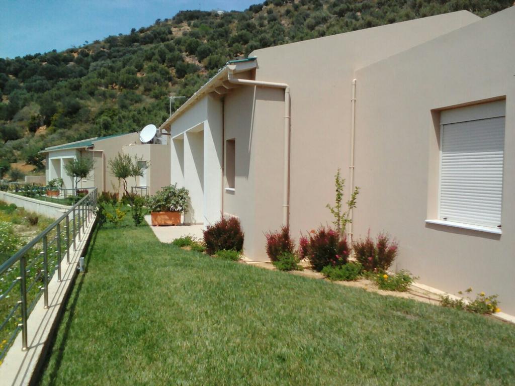 Aksos Suites Accessible Accommodation Agia  外观 照片